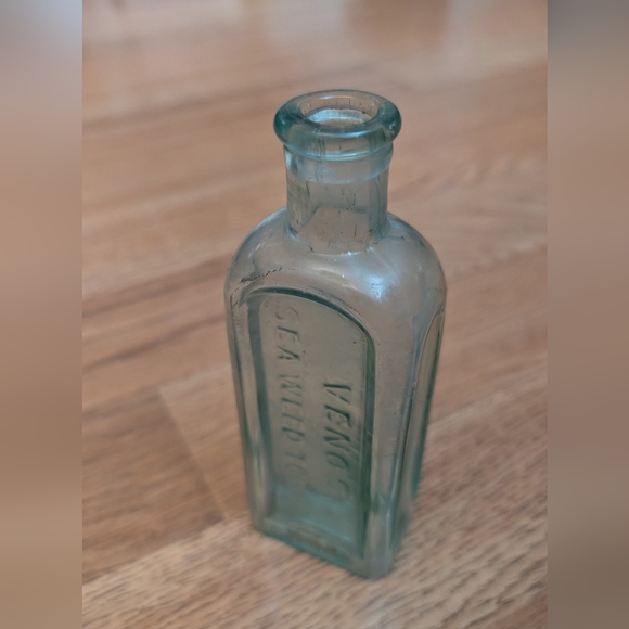 antique medicine glass bottle 5"  vintage VENO'S SEAWEED TONIC - Picture 3 of 4